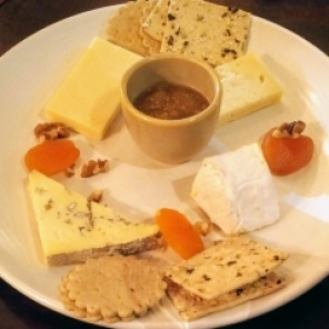 Steve chose the Cheese plate: Boy Laity Cornish Camembert, Lyburn Gold, Cheviot and Brighton Blue served with homemade chutney, dried fruit, nuts and crackers